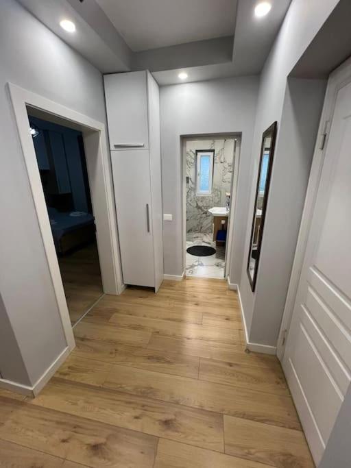 Starlight Downtown Apartment Tirana Zewnętrze zdjęcie